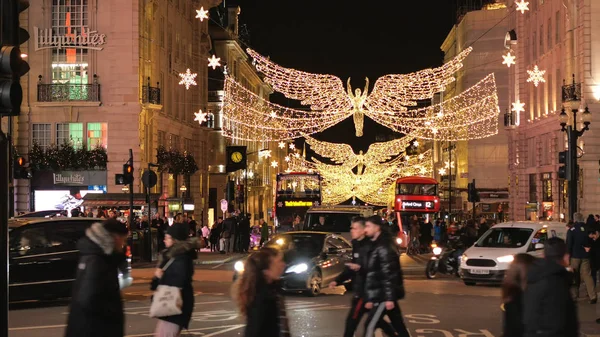 London Regent street karácsonykor éjjel - London, Anglia - 2018. December 15. — Stock Fotó