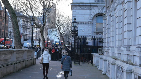 Downing Street in London im Regierungsviertel - London, England - 15. Dezember 2018 — Stockfoto
