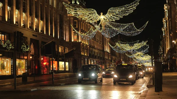 Fantastisk juldekoration på London Regent street - London, England - 15 December 2018 — Stockfoto