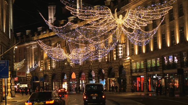 Csodálatos karácsonyi dekoráció, a londoni Regent street - London, Anglia - 2018. December 15. — Stock Fotó