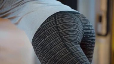 Vücut oluşumu - spor salonunda günlük çalışma