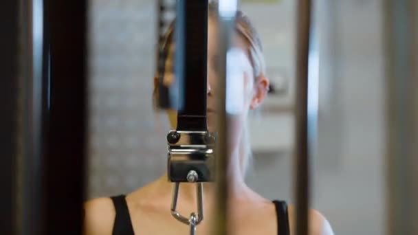 Träningspass Ett Gym Konditionsträning För Perfekt Kropp Fitness Videoklipp — Stockvideo