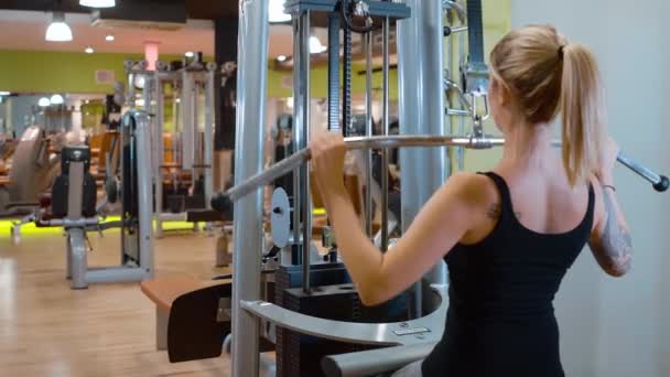 Sporten Een Sportzaal Fitnesstraining Voor Een Perfect Lichaam Fitness Video — Stockvideo