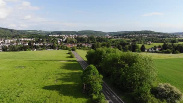 Voo aéreo sobre uma bela paisagem rural — Vídeo de Stock