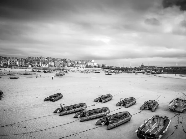 Los bancos de arena en el puerto de St Ives en la marea baja —  Fotos de Stock