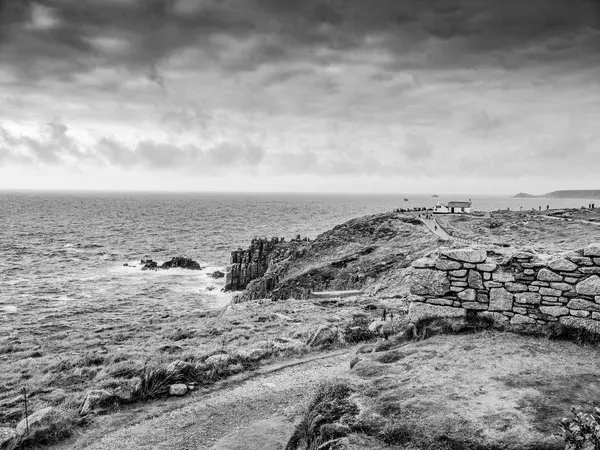 Cornwall - Celtic denizde Lands End ünlü dönüm noktası — Stok fotoğraf