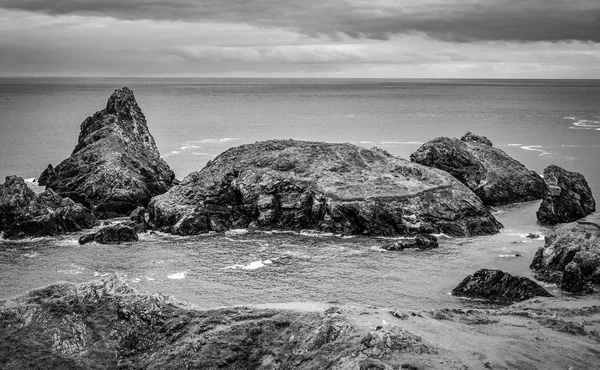 Csodálatos Kynance-öbölben, a Cornwall - egy híres látkép — Stock Fotó