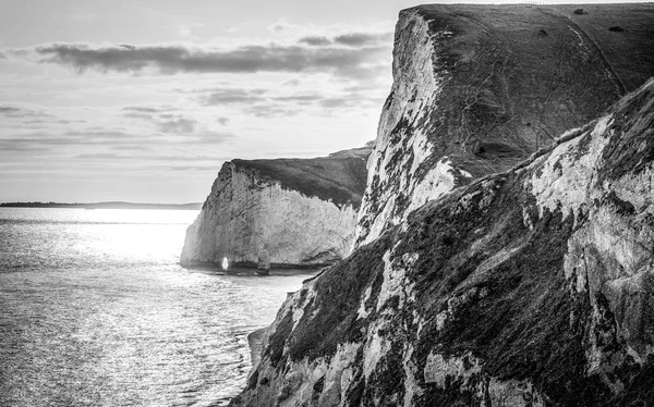 Белые скалы Англии на закате — стоковое фото