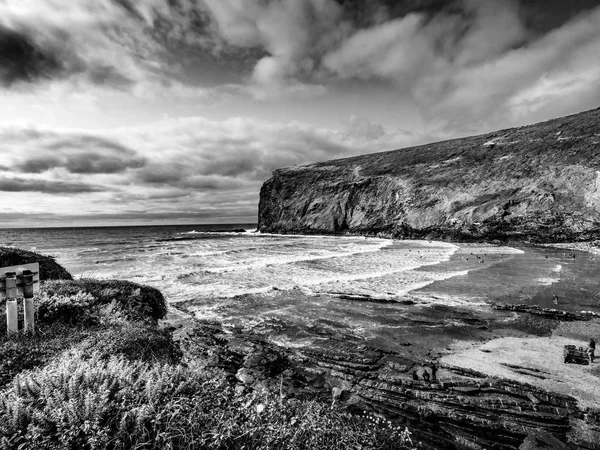 Krásné útesy a pobřeží Crackington Haven Cornwall — Stock fotografie