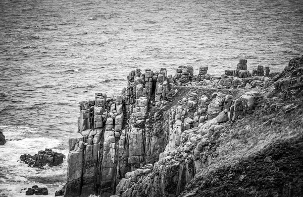 A parton Lands End Cornwall híres sziklák — Stock Fotó