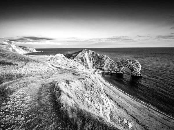 Durdle kapı - Devon İngiltere'deki en ünlü dönüm noktası üzerinden günbatımı