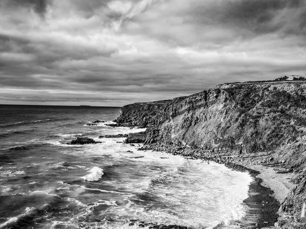 På stranden av Crackington Haven Cornwall — Stockfoto