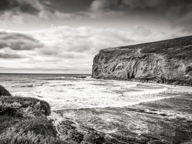 Güzel kayalıklarla ve sahil şeridi Crackington cenneti Cornwall