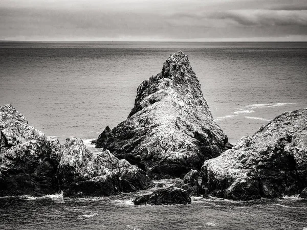 Csodálatos Kynance-öbölben, a Cornwall - egy híres látkép — Stock Fotó