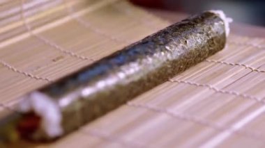 Taze Sushi yapımı kesme parçalara - Asya restoran rulo