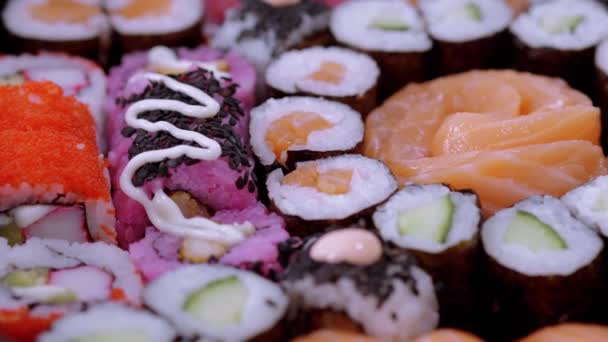 Zbliżenie Świeże Sushi Talerzu — Wideo stockowe