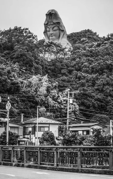 Obrovská Socha Kannon Ofuna Kopci Cestovní Fotografie — Stock fotografie