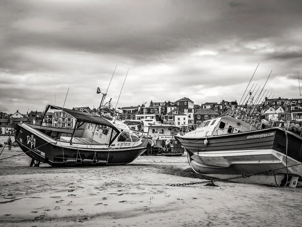 Boten Liggen Een Zandbank Bij Laagtij Ives Cornwall Cornwall Verenigd — Stockfoto