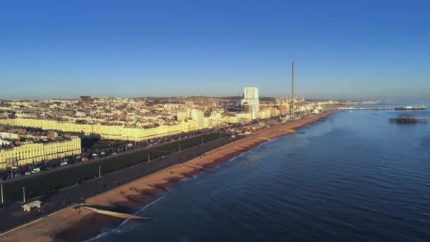 Vuelo Largo Brighton Beach Inglaterra Atardecer Vista Aérea — Vídeos de Stock