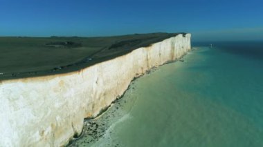 Muhteşem beyaz kayalıkları ile Ingiliz kıyısı boyunca uçuş-havadan görünümü