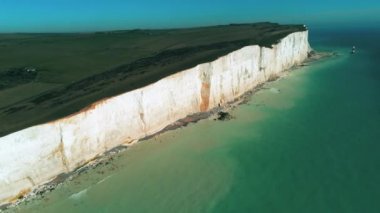Yukarıda havadan görünümden Sussex Ingiltere 'nin beyaz kayalıkları
