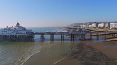 Sussex Eastbourne plaj üzerinde uçuş 