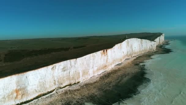 沿着英国海岸的飞行 它美妙的白色悬崖 — 图库视频影像