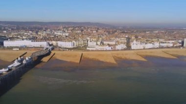 Eastbourne kasabası ve yukarısındaki ünlü İskelesi 