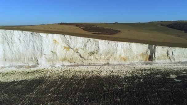 Vuelo Sobre Los Acantilados Blancos Costa Sur Inglaterra Vista Aérea — Vídeo de stock