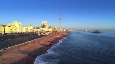 Gün batımı-havadan görünüm Brighton Beach England boyunca uçuş