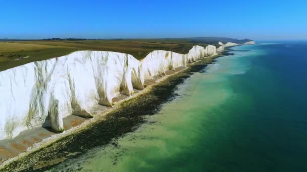飞越英格兰南部海岸的白色悬崖 — 图库视频影像