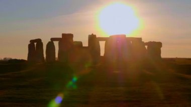 Stonehenge İngiltere'de ünlü bir dönüm noktası olduğunu 