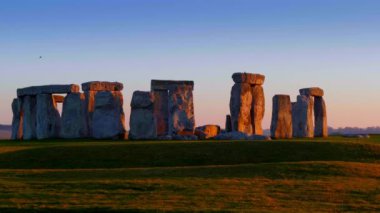 Stonehenge İngiltere'de ünlü bir dönüm noktası olduğunu 