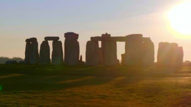 Stonehenge İngiltere üzerinden harika gün batımı 