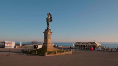 Güzel Brighton Plajı ve akşamları sahil yürüyüşü-Brighton, Ingiltere-21 Şubat 2019