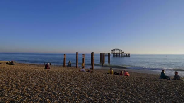 Güzel Brighton Plajı Akşamları Sahil Yürüyüşü Brighton Ingiltere Şubat 2019 — Stok video