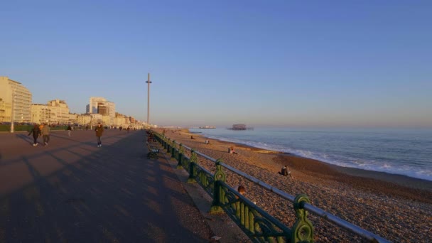 Vackra Brighton Stranden Och Strandpromenaden Promenad Kvällen Brighton England Februari — Stockvideo