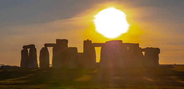 Stonehenge İngiltere üzerinden harika gün batımı 