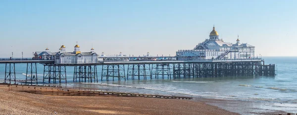 Eastbourne Pier Morgonen Solig Dag — Stockfoto