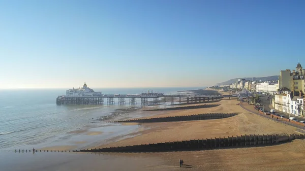 Vista aérea sobre Eastbourne Pier na costa sul da Inglaterra — Fotografia de Stock