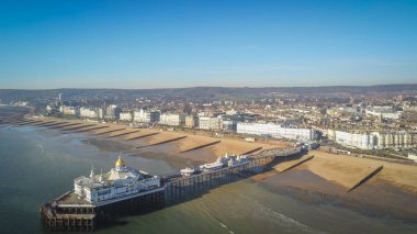 İngiltere'nin Güney sahil parkında Eastbourne içinde havadan görünümü