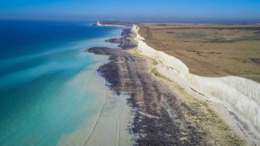 Ünlü yedi kız kardeş beyaz kayalıklarla Sussex İngiltere sahil