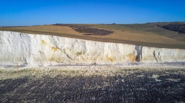İngiltere'nin güney kıyısında, Yedi Kızkardeşler Beyaz kayalıklar