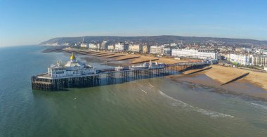 İngiltere'nin Güney sahil parkında Eastbourne içinde havadan görünümü