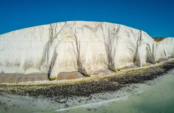 Los acantilados blancos de Seven Sisters en la costa sur de Inglaterra - vista aérea — Foto de Stock