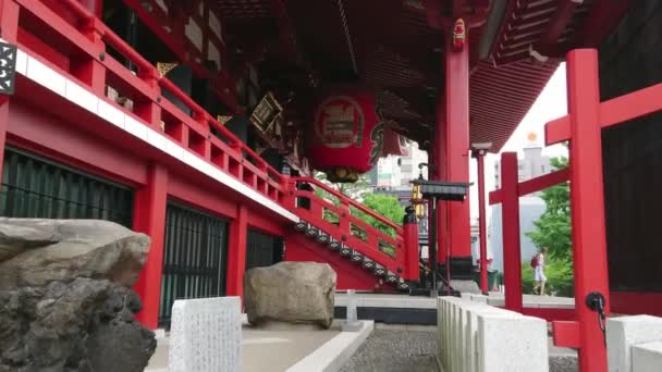 Najbardziej znana świątynia w Tokio - Świątynia Senso-Ji w Asakusa — Wideo stockowe