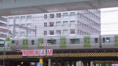 Ulaşım ve plan trenler Tokyo İstasyonu - şehrin merkez demiryolu İstasyonu - Tokyo, Japonya - 19 Haziran 2018