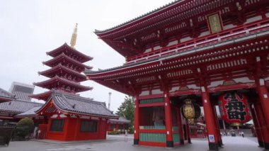 Tokyo Asakusa - Tokyo, Japonya - 12 Haziran 2018 yılında ünlü Sensoji Tapınağı'nda inanılmaz Pagoda