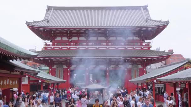 Senso-ji tempel in tokyo - berühmter sensoji in asakusa - tokyo, japan - 12. Juni 2018 — Stockvideo