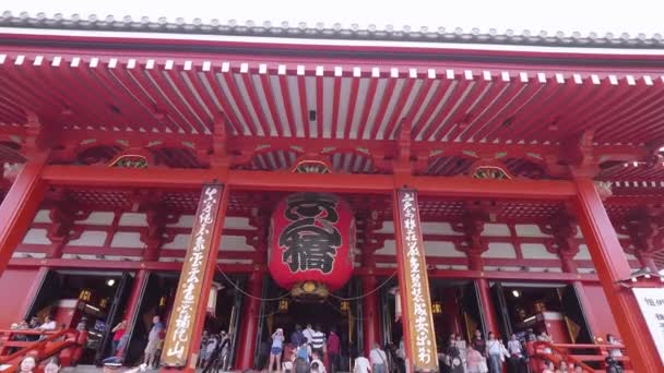 Senso-Ji Temple v Tokiu - slavný Sensoji v Asakusa - Tokio, Japonsko - 12 červen 2018 — Stock video